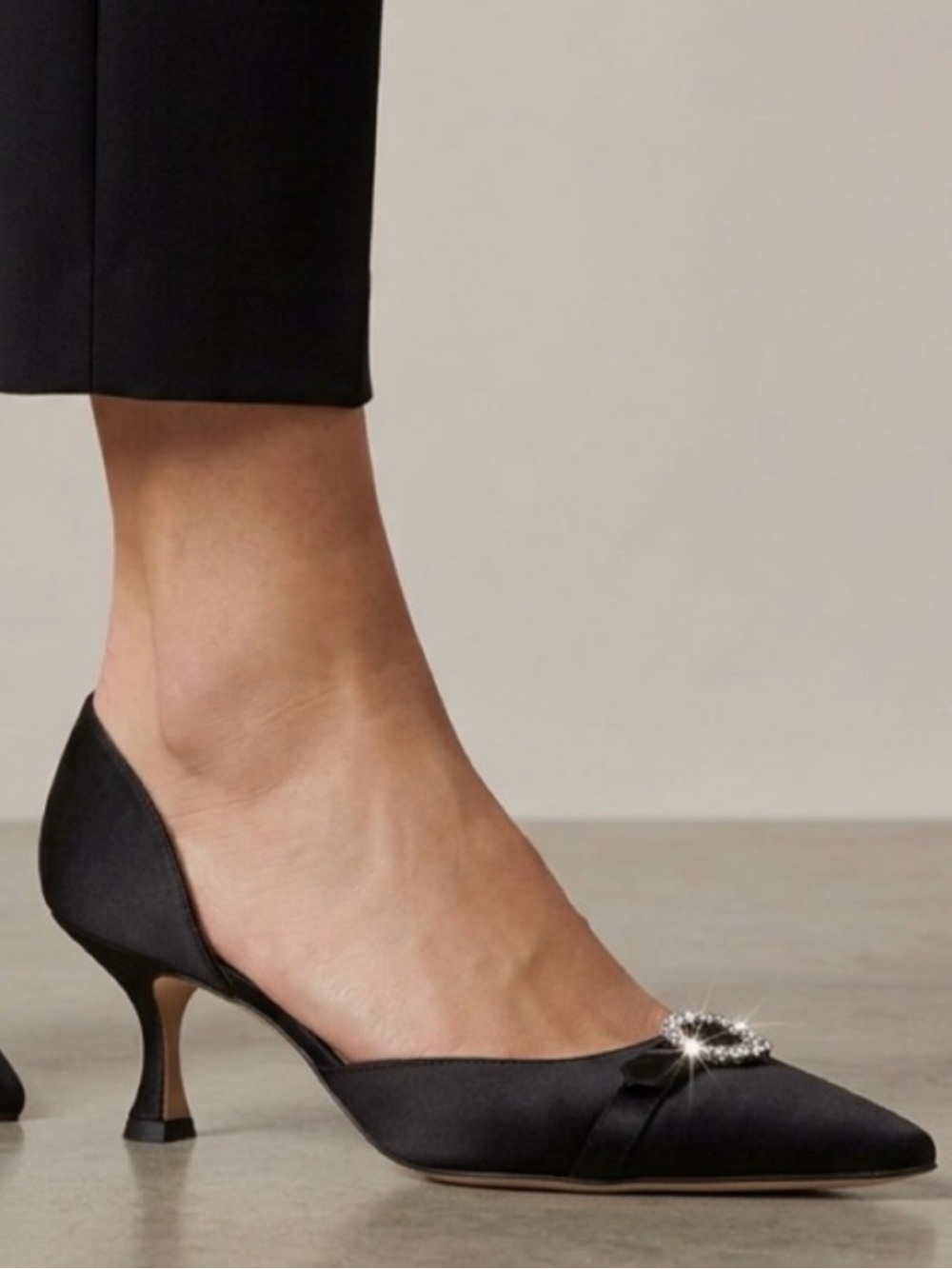 Manolo Blahnik Black Crystal Buckle Low Heel Pumps Size 37.5 / US 7.5